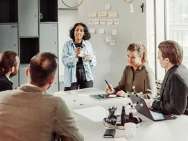 Säkerhetstjänster som en del av IFM - människor på kontor