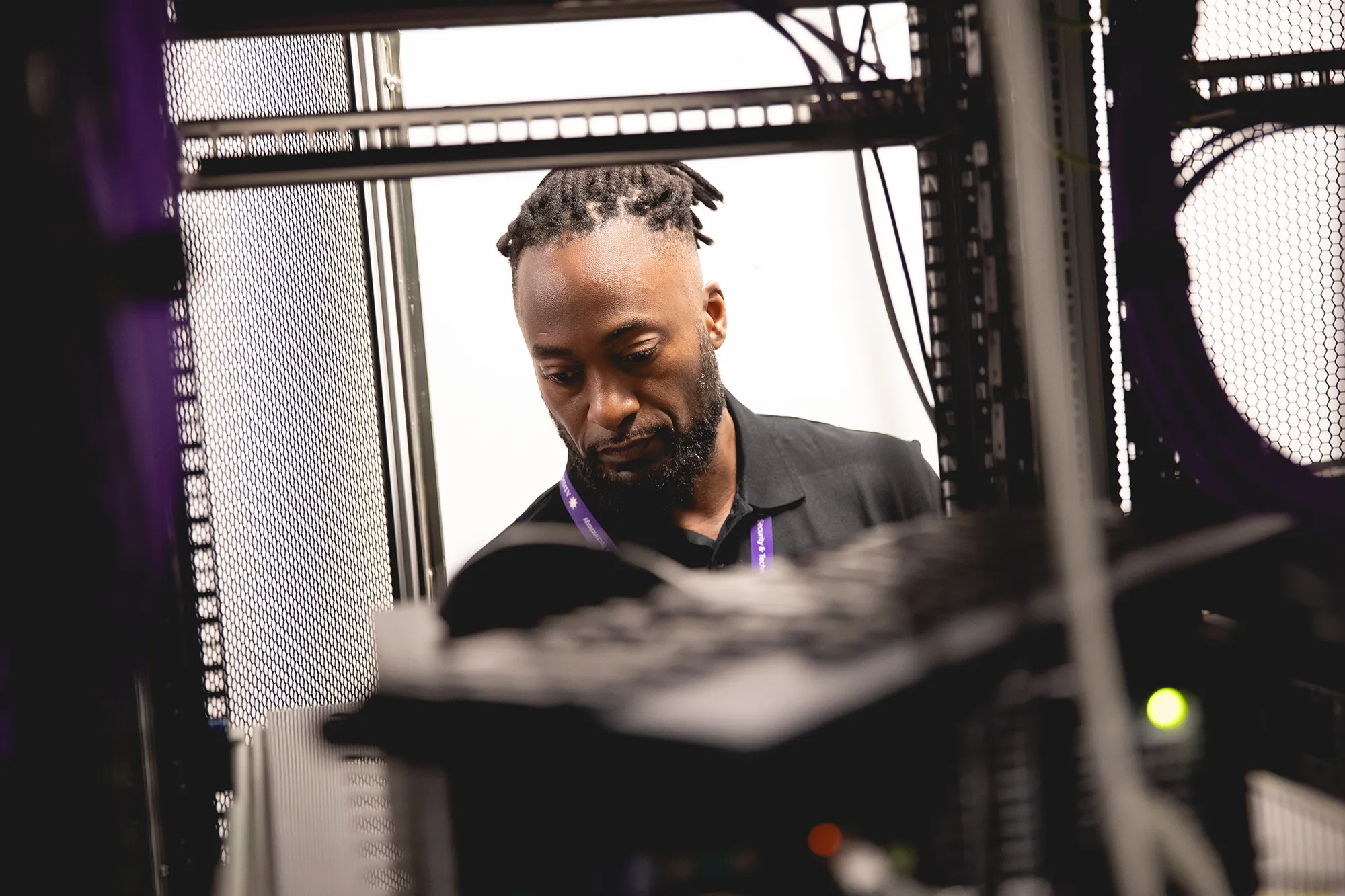 Addicis säkerhetstekniker jobbar med managed it som en del av ifm-uppdrag